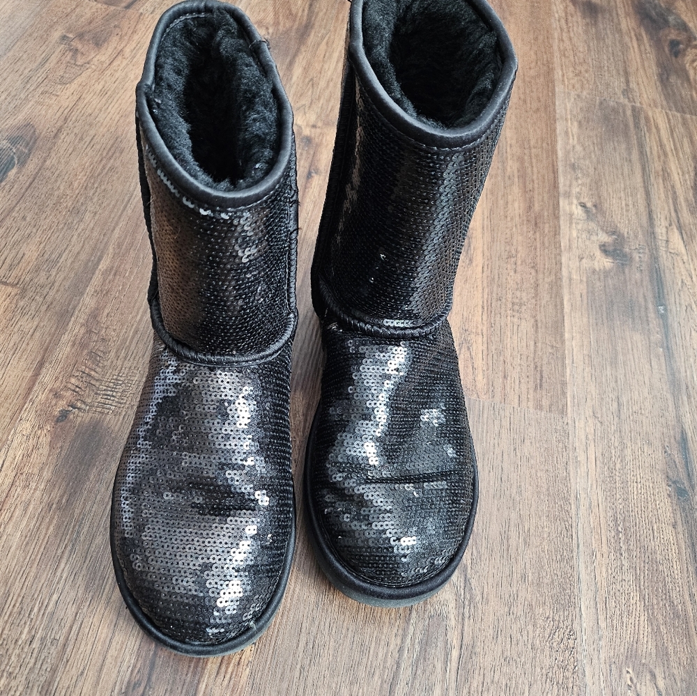 UGG  Women's Classic Short Black Sequin Boots Size 8